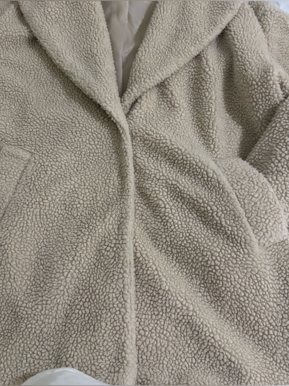 Stradivarius Plush Teddy Jacket in Cream - Picture 3 of 9